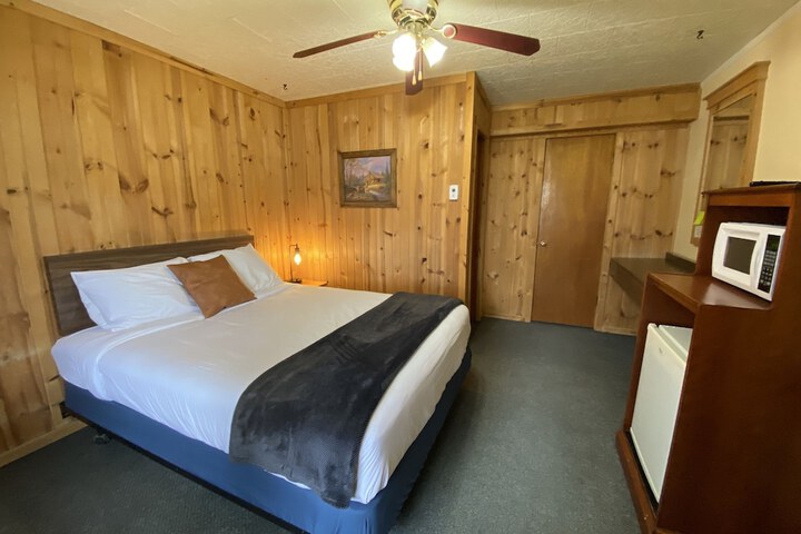 Room 48 of 73