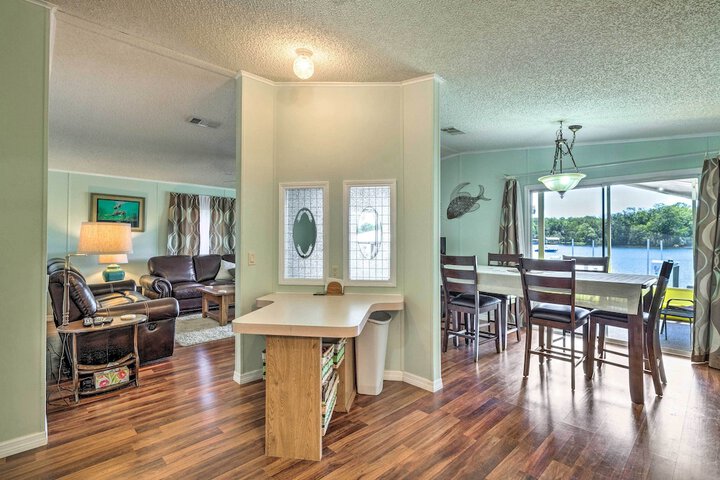 Anglers Getaway: Homosassa Home w / Boat Dock!