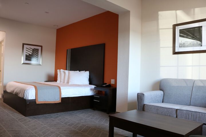 Room 33 of 40