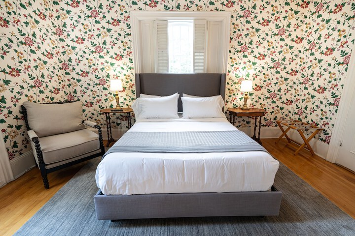 Room 27 of 114