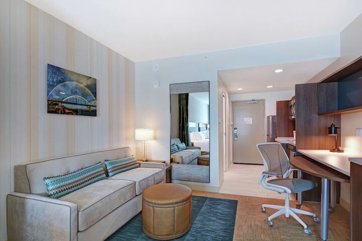 Room 16 of 34