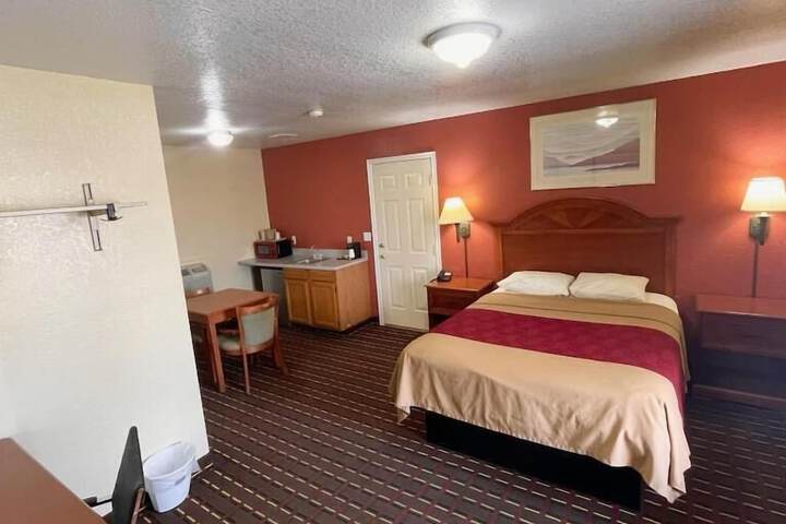 Room 12 of 27