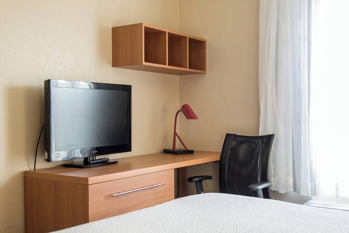 Room 13 of 18