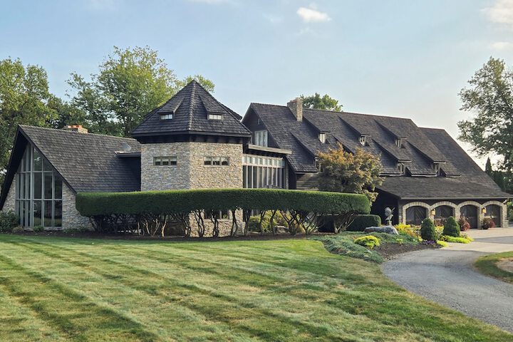 Twin Pine Manor Bed & Breakfast