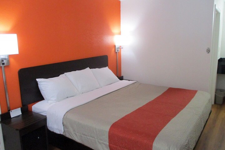 Motel 6 Bay Minette AL