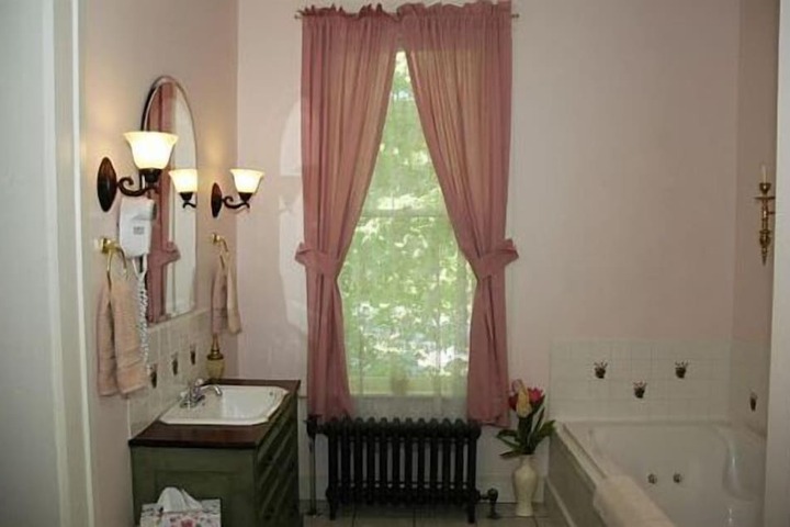 Room 21 of 46