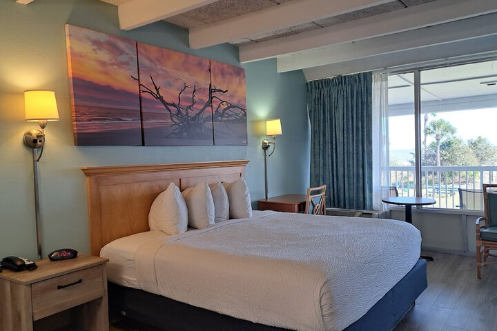 Days Inn & Suites by Wyndham Jekyll Island