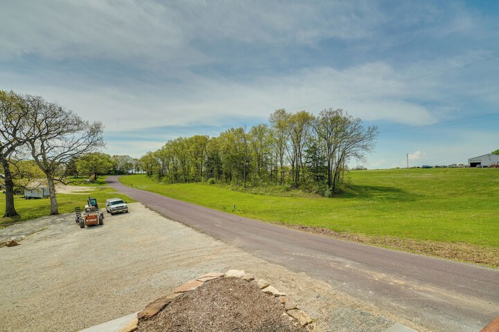 Near Wineries: Country Condo in New Haven