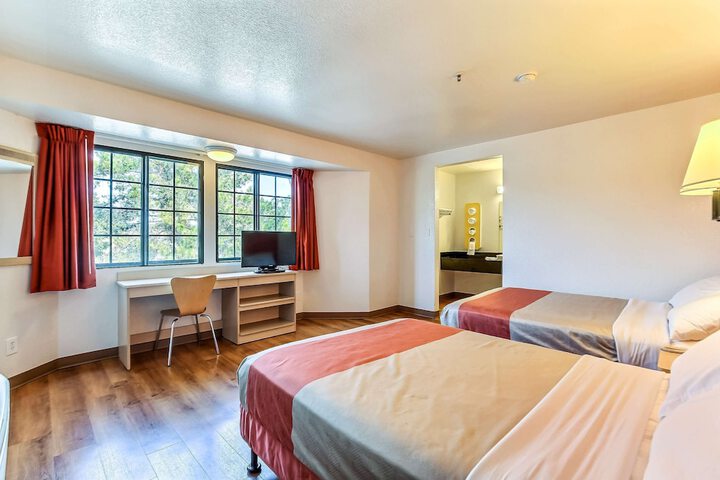 Motel 6 Pinole CA