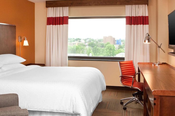 Room 4 of 6