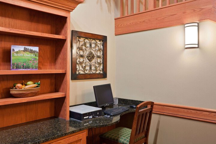 Business Center 28 of 28