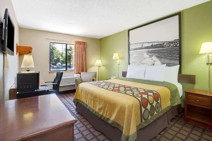 Room 10 of 34
