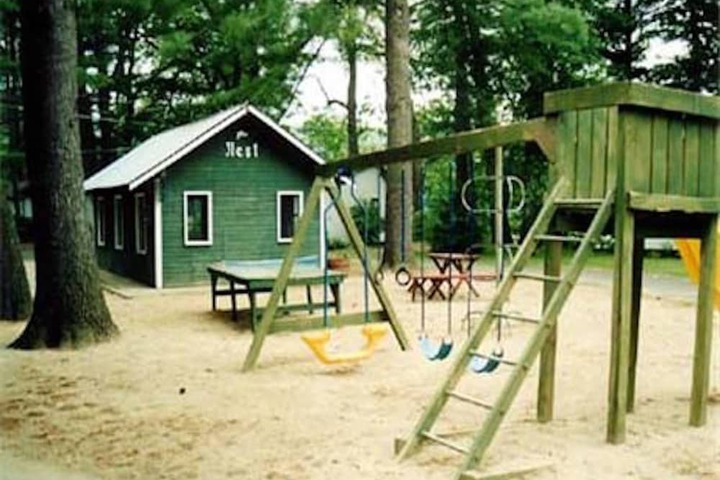 The Elms Waterfront Cottages