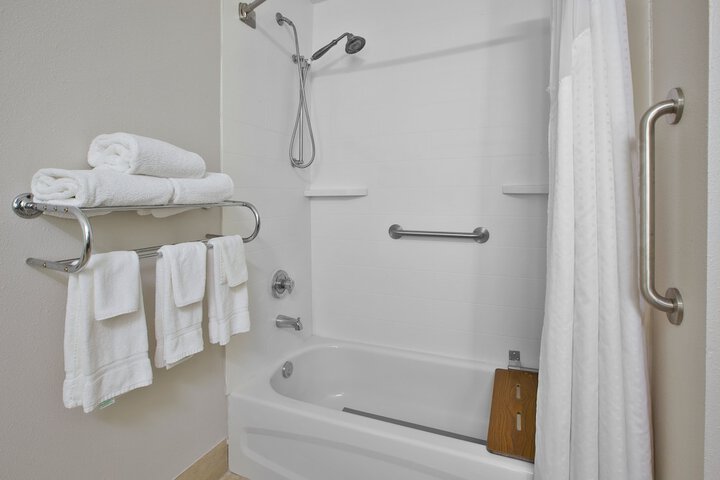 Holiday Inn Express & Suites Milford by IHG
