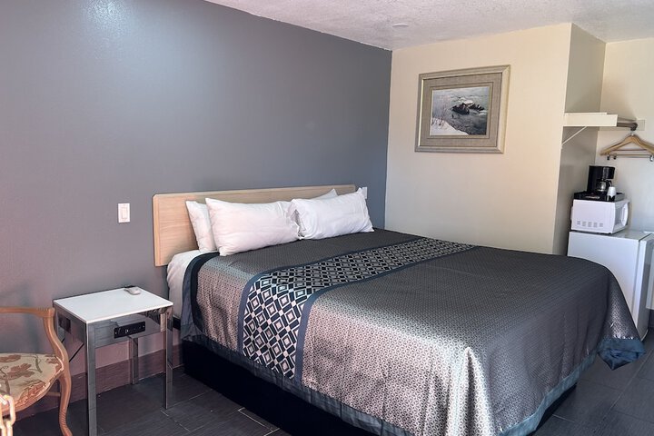 California Inn & Suites Adelanto US 395