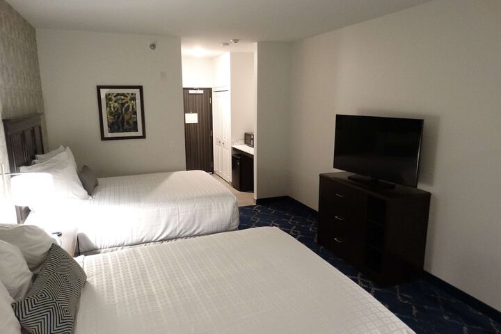Room 9 of 34