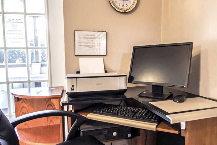 Business Center 38 of 40