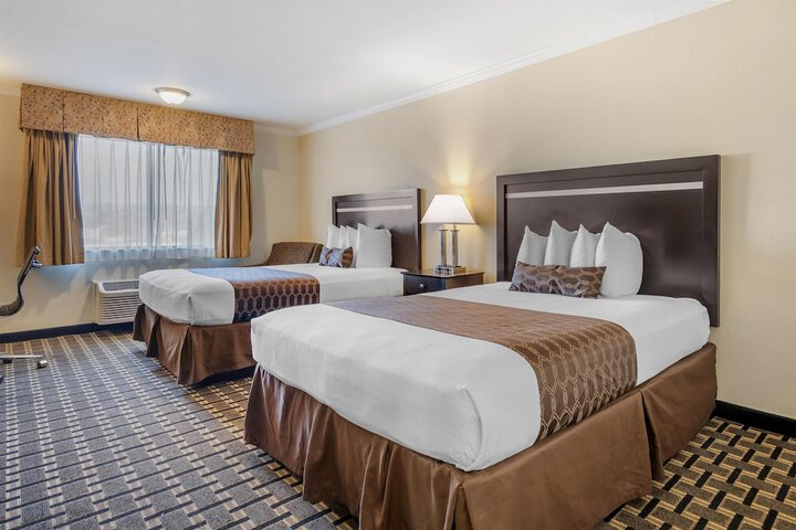 Best Western Plus Inn of Hayward