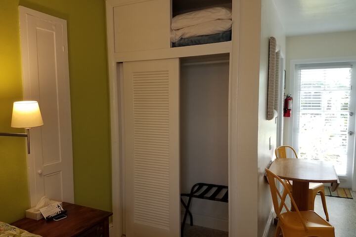 Room 163 of 218