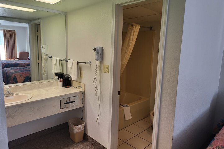 Room 13 of 21