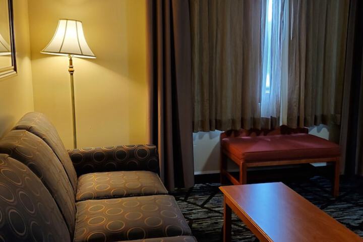 Room 23 of 32