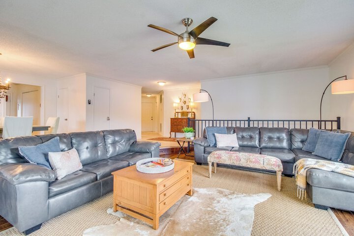 Lakefront Arkansas Abode - Deck Grill & Fire Pit!