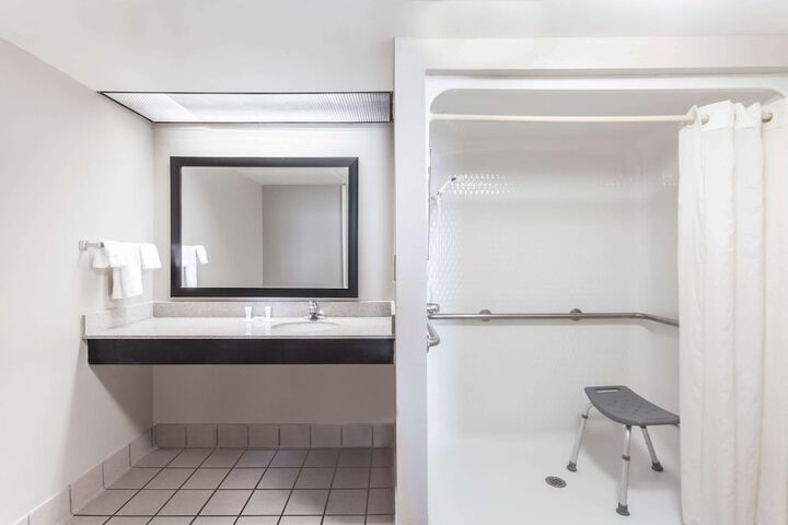 Room 20 of 34