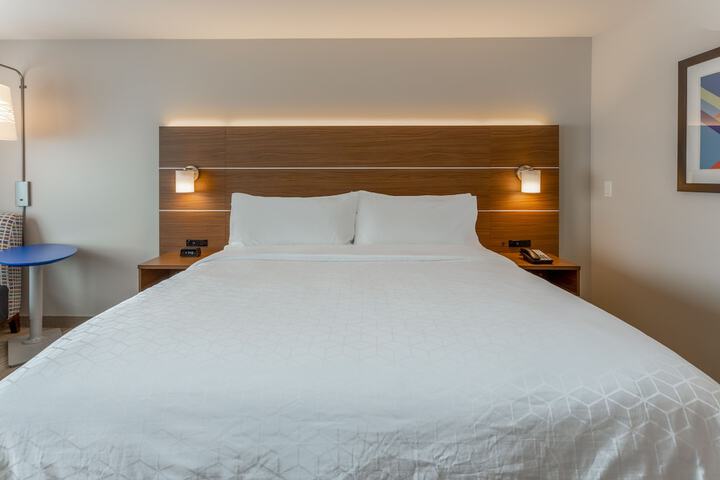 Holiday Inn Express & Suites Rice Lake by IHG
