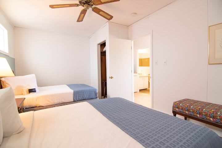 Room 103 of 154