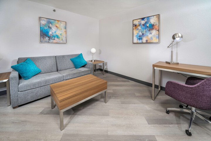 Room 6 of 34