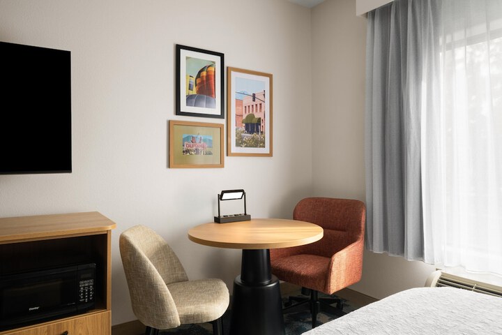 Hampton Inn & Suites Ontario