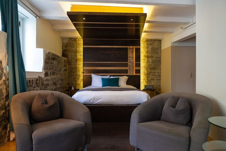 Room 44 of 54