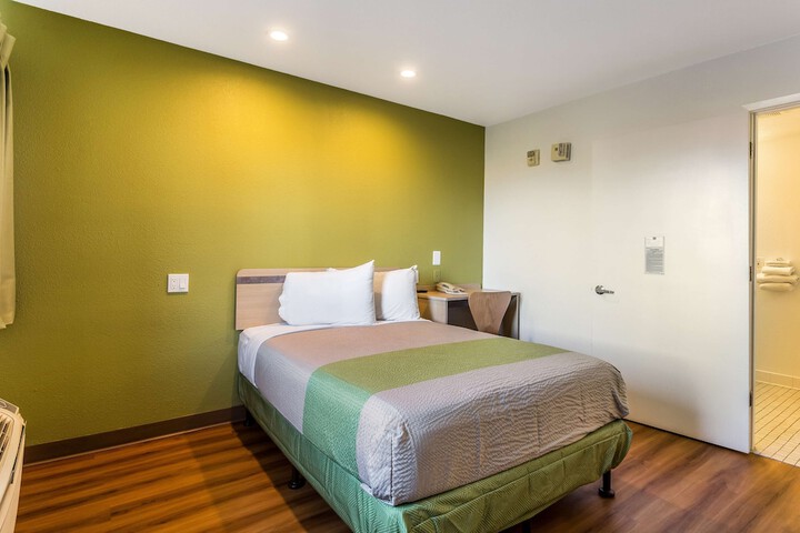 Room 15 of 29