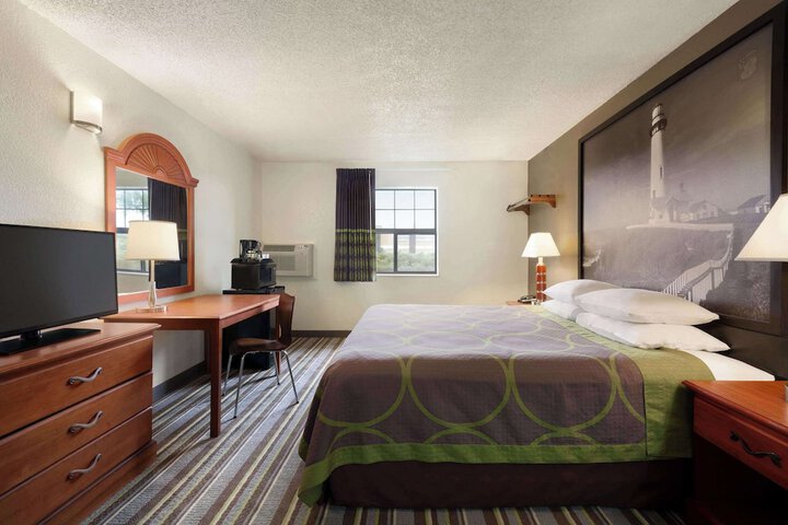 Super 8 by Wyndham Colorado Springs / Afa Area