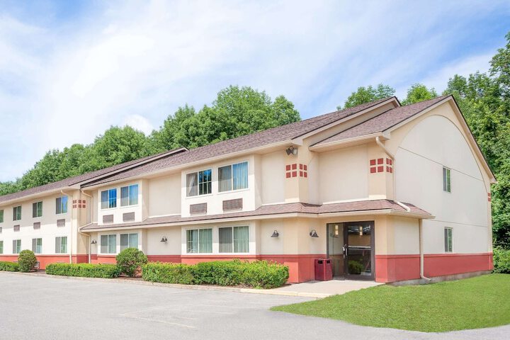 Super 8 by Wyndham Oneonta / Cooperstown