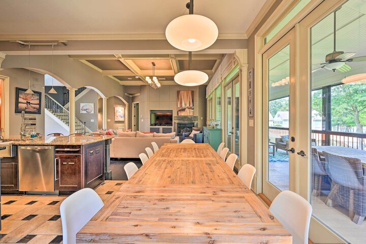 Upscale Family Home w / Dock on Lake Hartwell!