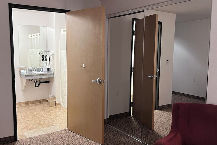 Room 32 of 62