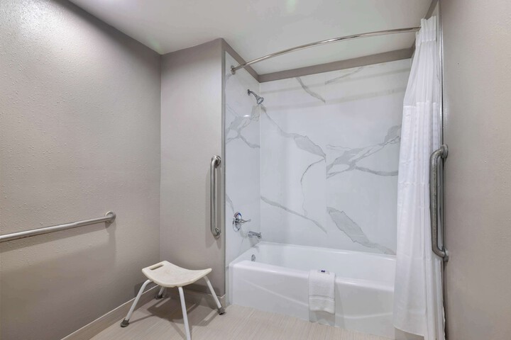Room 14 of 27