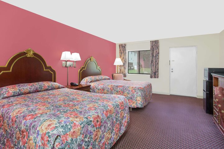 Room 10 of 18
