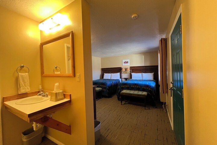 The Rim Rock Inn