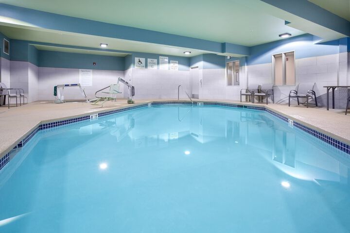 Holiday Inn Express & Suites Lincoln City by IHG