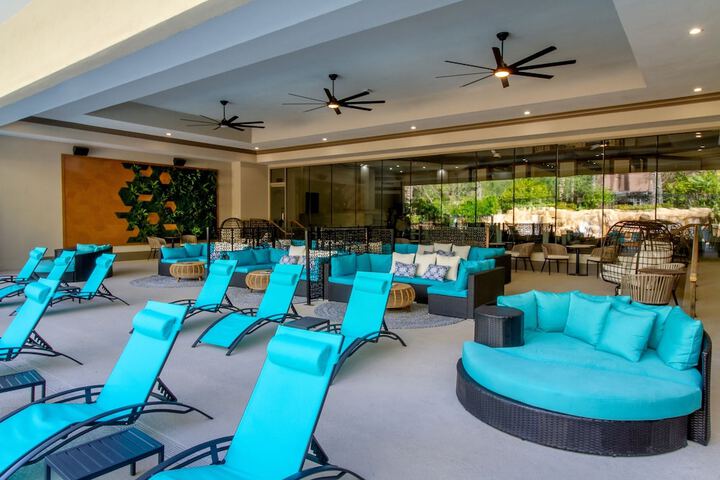 Lounge 196 of 266