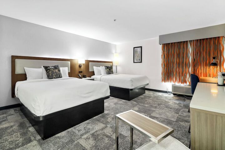Room 15 of 77