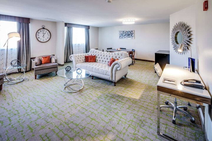 DoubleTree by Hilton Huntington