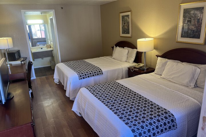 Room 16 of 38