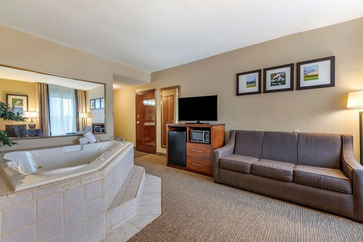Room 32 of 40