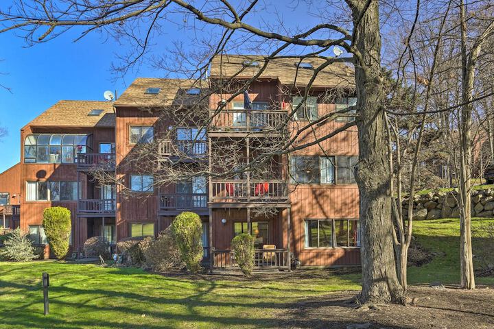 Vernon Township Condo Near Golfing + Skiing!