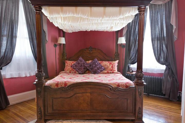 The Reynolds Mansion