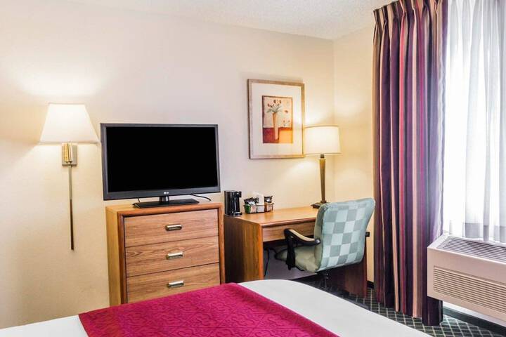 Room 11 of 32
