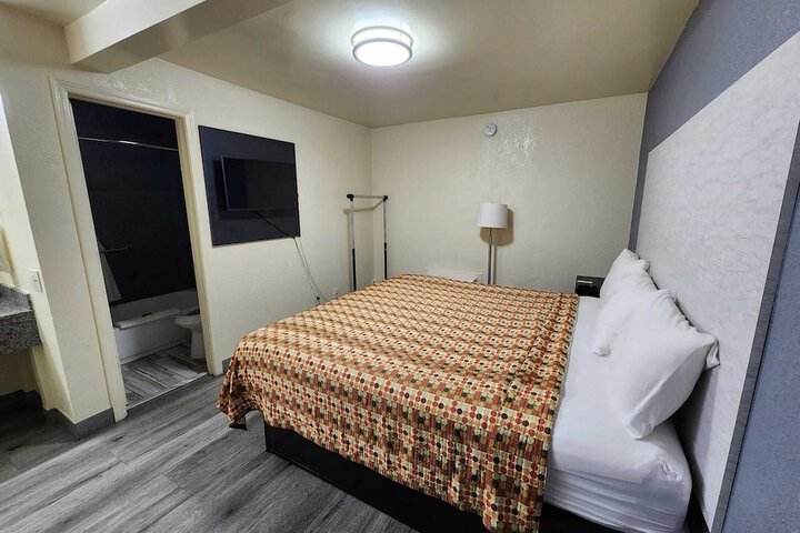 Room 34 of 38
